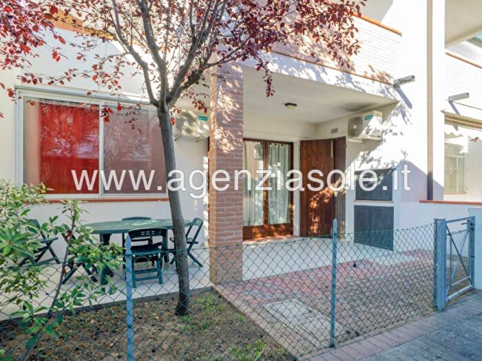 Casa quadrilocale in affitto in Viale Australia, Lido delle Nazioni, Comacchio