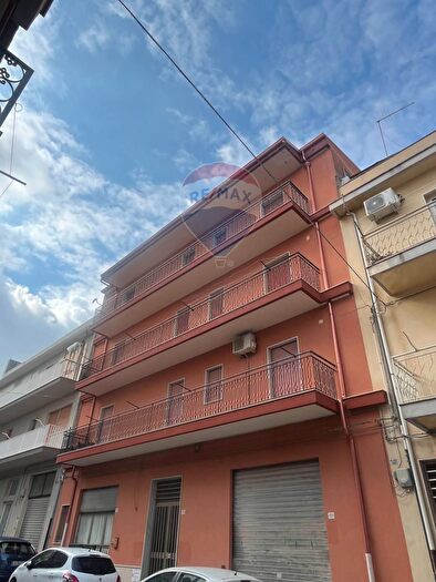 Casa con 18 locali in vendita in Via del Mandorlo, Ragusa