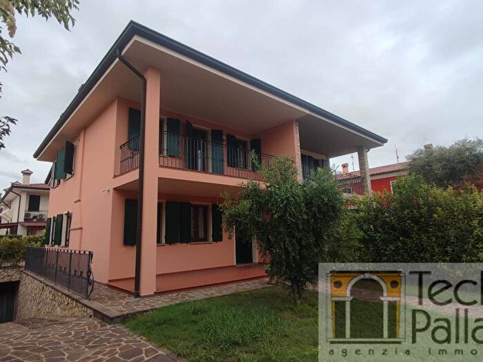 Casa con 6 locali in affitto in Bastia, Rovolon