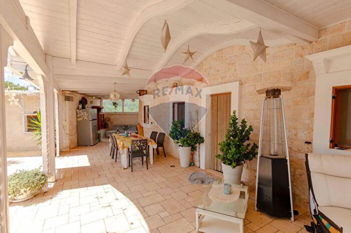 Casa con 7 locali in vendita in Contrada Pentimi, Locorotondo