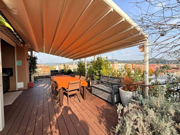 Appartamento con 6 locali in vendita in Via Giuseppe Adami, Verona