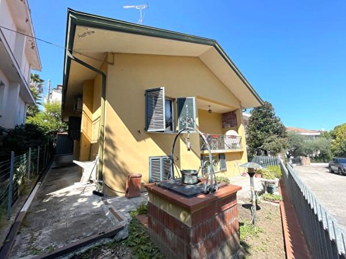 Casa quadrilocale in vendita in Viale Assisi, Riccione