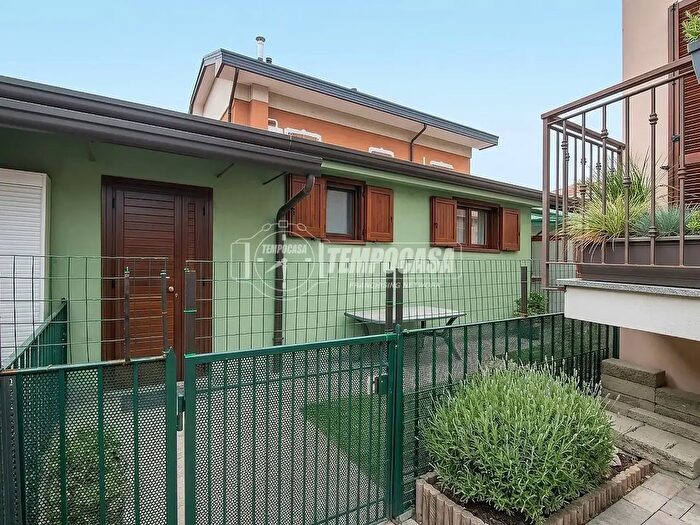 Casa trilocale in vendita in Via Adamello, Olgiate Olona