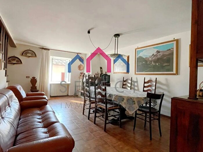 Appartamento con 8 locali in vendita in Villa Basilica