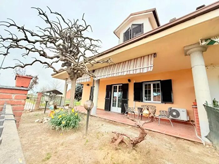 Casa con 6 locali in vendita in Via Martiri, Alessandria