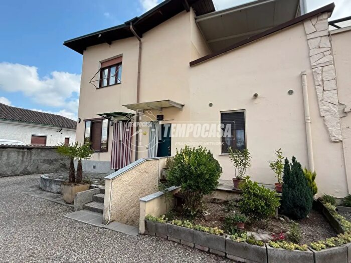 Appartamento trilocale in vendita in Via San Paolo, Arluno