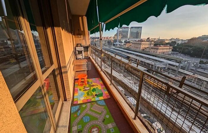 Appartamento con 8 locali in vendita in Via di Montesano, Genova