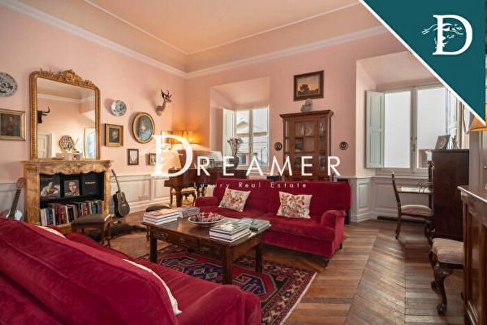 Appartamento con 6 locali in vendita in Via di Santo Spirito, Firenze