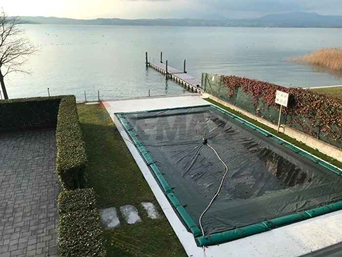 Appartamento trilocale in vendita in Via XXV Aprile, Sirmione