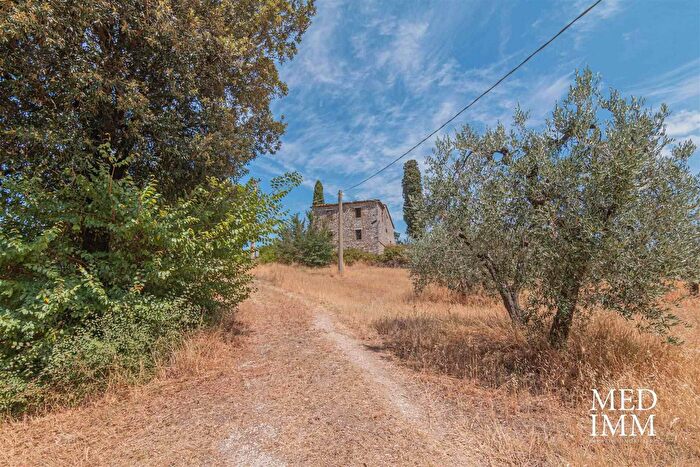 Casa con 9 locali in vendita in Guardea