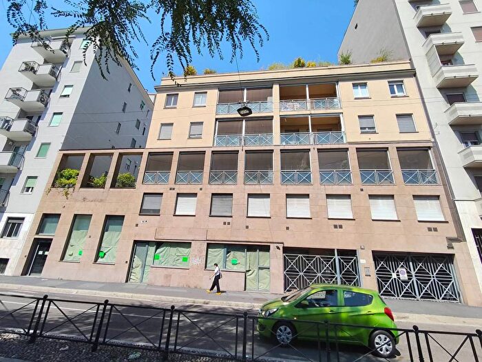 Appartamento bilocale in affitto in Alzaia Naviglio Pavese, Navigli Darsena, Milano