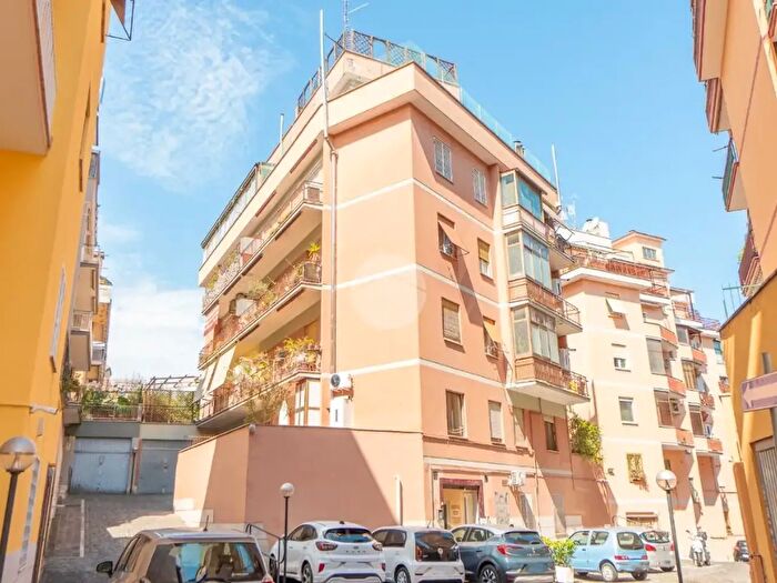 Appartamento trilocale in vendita in Via Francesco Catel, Roma