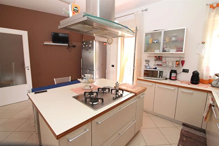 Appartamento con 5 locali in vendita in Via Morandi Carlentini, Carlentini