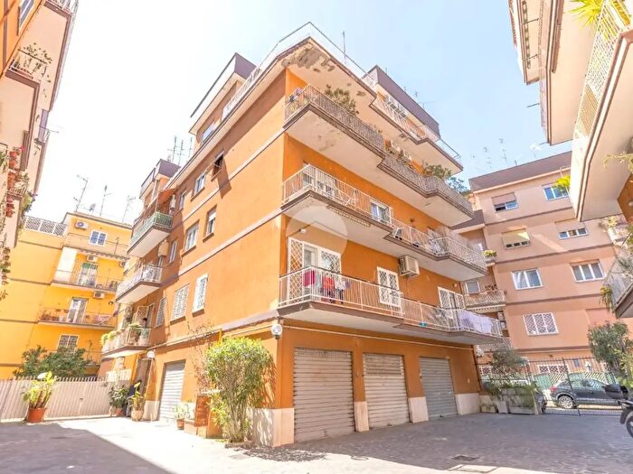 Appartamento trilocale in vendita in Piazza San Giovanni di Dio, Roma