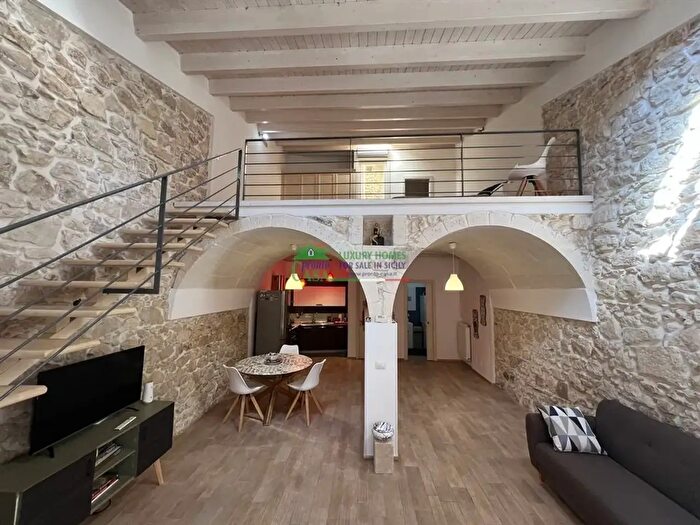 Casa con 5 locali in vendita in Vico Sbezzi, Ragusa