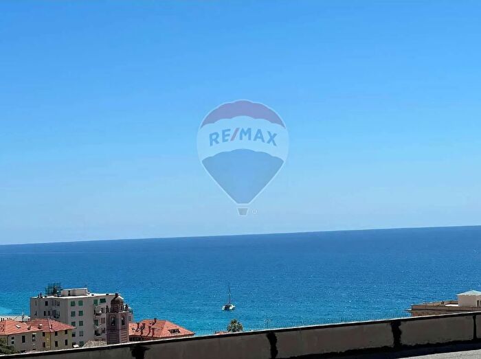 Appartamento quadrilocale in vendita in Varazze