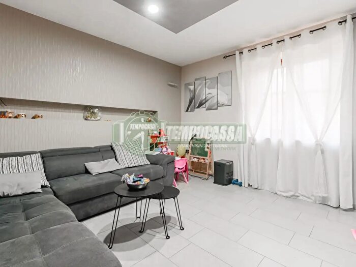 Appartamento trilocale in vendita in Via Monastero Domenicane, Azzano San Paolo