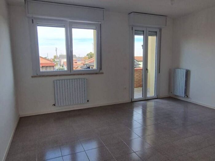 Appartamento trilocale in affitto in Viale Antonio Ligabue, Centro, Stienta