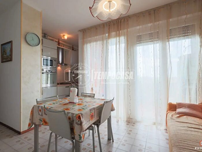 Appartamento trilocale in vendita in Viale Orazio, Ravenna