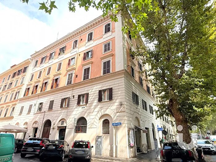 Appartamento bilocale in vendita in Via Luca della Robbia, Roma