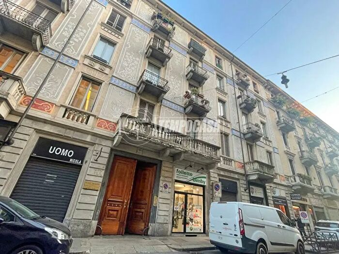 Appartamento trilocale in vendita in Via San Secondo, Torino