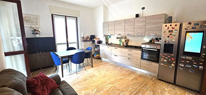 Appartamento quadrilocale in vendita in Via Ulisse Dini, Milano