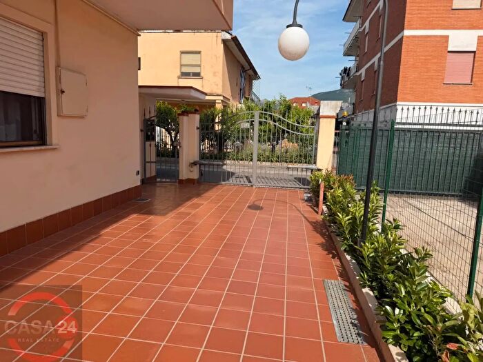 Appartamento quadrilocale in vendita in Via Gelsomino, Latina