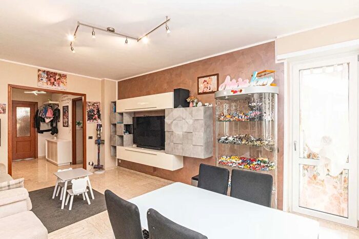 Appartamento quadrilocale in vendita in Via della Repubblica, Cirie