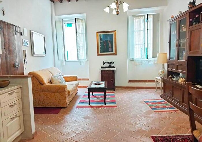 Appartamento quadrilocale in vendita in Via Dante Alighieri, San Quirico DOrcia