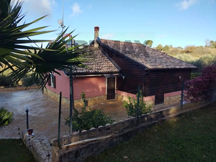 Casa con 5 locali in vendita in Contrada Fratulla Snc, Piazza Armerina