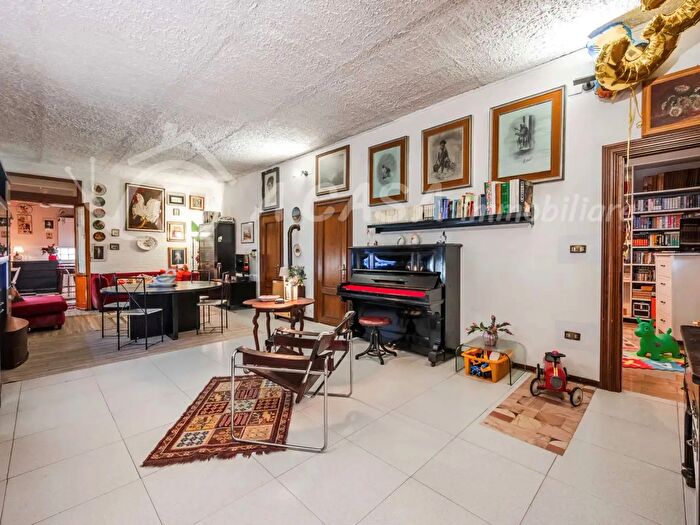 Casa con 8 locali in vendita in Via Pontetaro, Noceto
