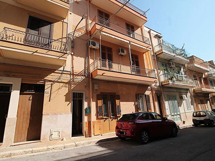 Appartamento con 10 locali in vendita in Via Luigi Capuana, Bagheria