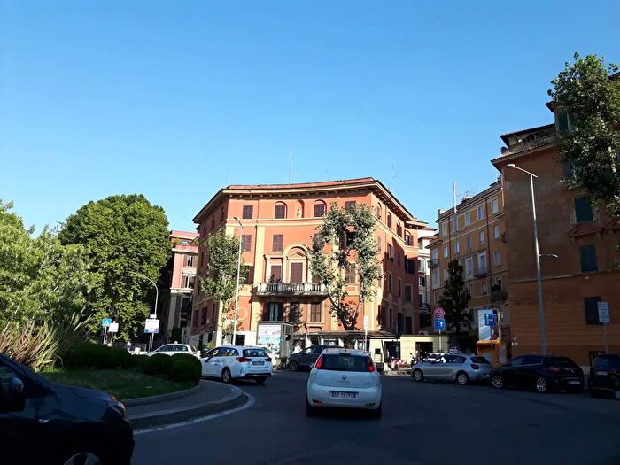 Appartamento con 5 locali in vendita in Piazza Santiago del Cile, Roma