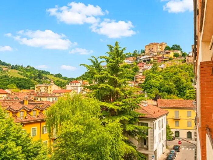 Appartamento con 5 locali in vendita in Via Giovanni XXIII, Canelli