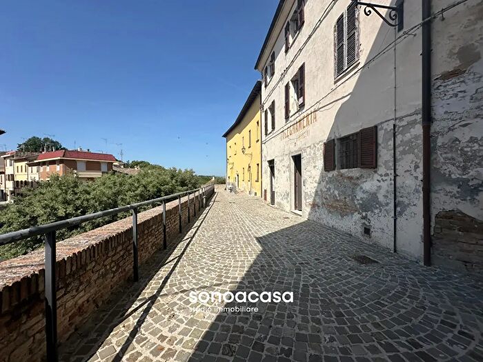 Casa con 7 locali in vendita in Via Tomami, San Costanzo