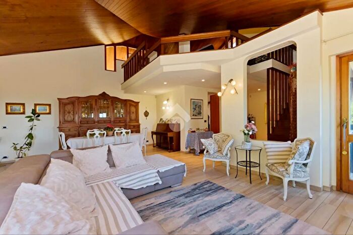 Casa con 6 locali in vendita in Via Barbara Allason, Pecetto Torinese