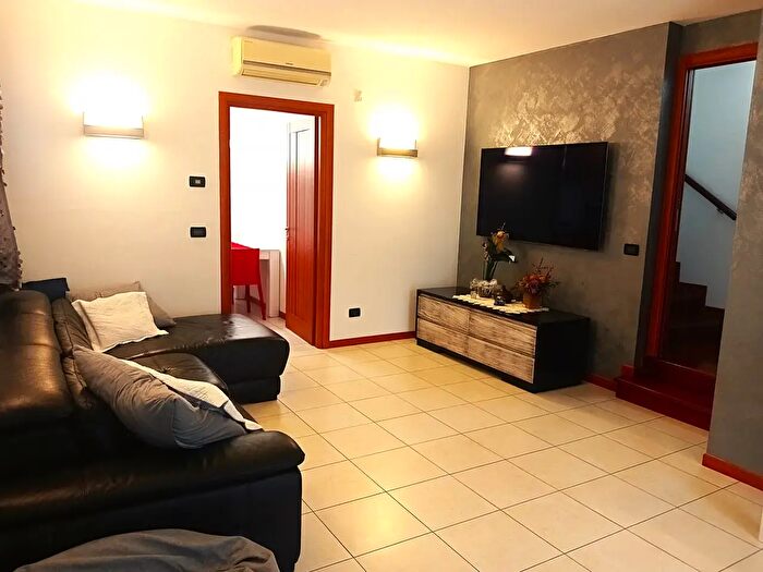 Casa con 5 locali in vendita in Via Perosi, Pianiga