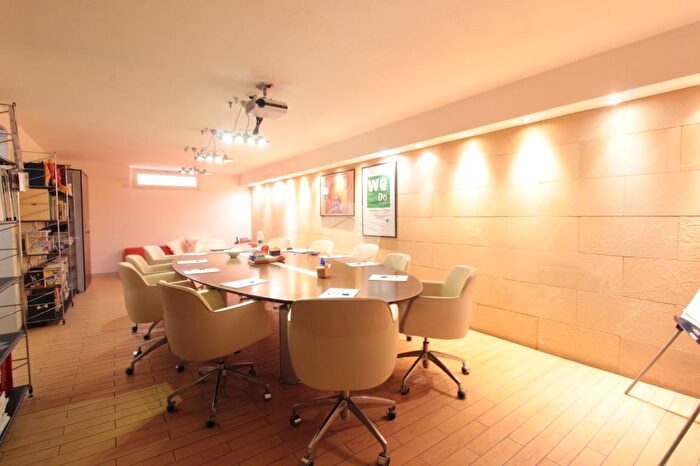 Appartamento con 6 locali in vendita in Via Atene, Quartu SantElena