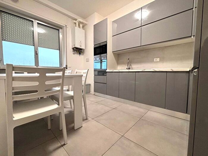 Appartamento quadrilocale in affitto in Largo Erfurt, Via Colombo, Piacenza