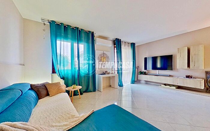 Appartamento quadrilocale in vendita in Via Spallanzani, Legnano