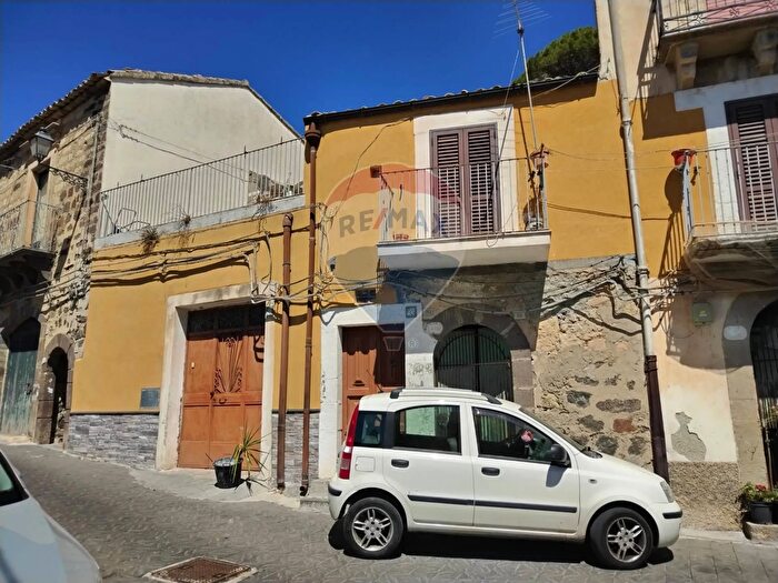 Casa trilocale in vendita in Via Santa Maria dei Greci, Vizzini