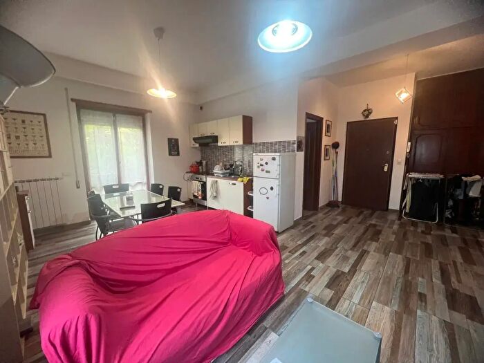 Appartamento trilocale in affitto in Via Gambolò, Roma