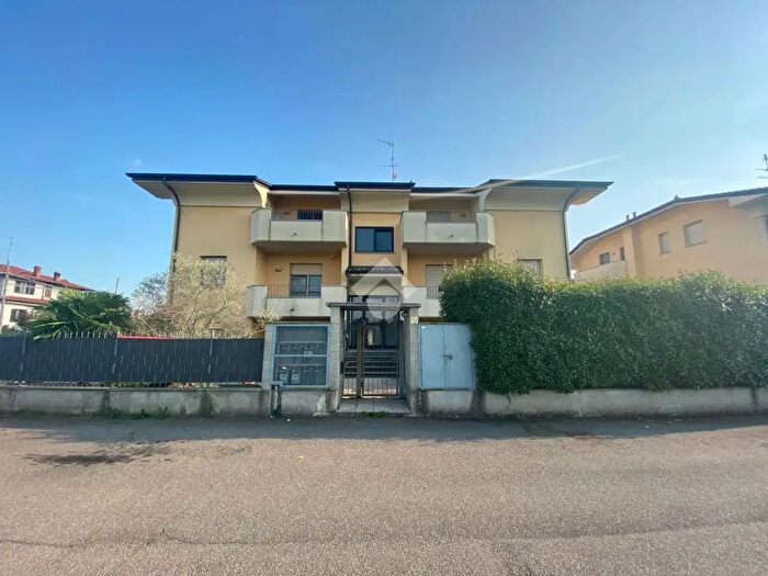 Appartamento trilocale in vendita in Via Don Albino Saresella, Corbetta