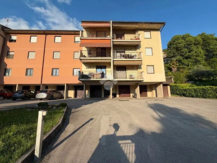 Appartamento trilocale in vendita in Via Vittorio Alfieri, Calolziocorte