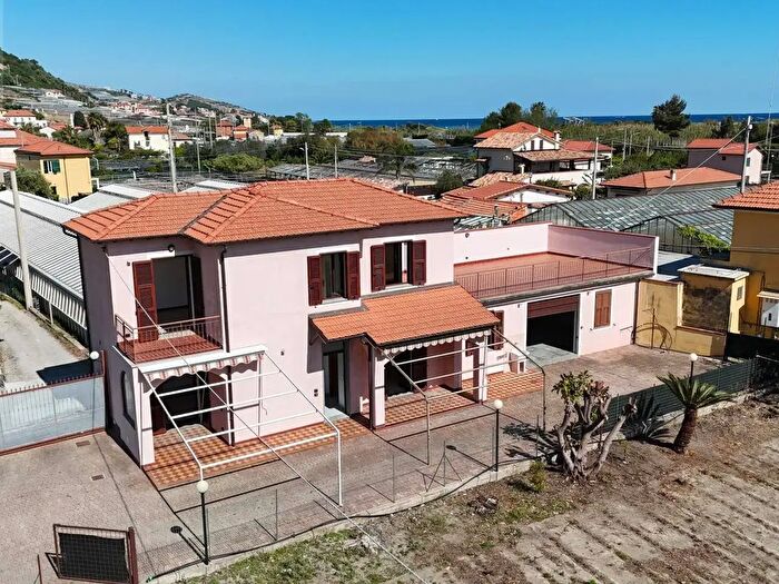 Casa quadrilocale in vendita in Strada Vicinale Prati Ovest Snc, Riva Ligure