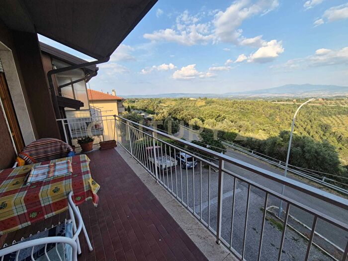 Appartamento con 6 locali in vendita in Via degli Olivi, Civitella Paganico