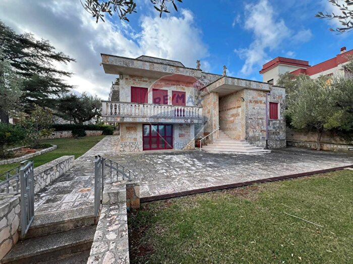 Casa con 5 locali in vendita in Monopoli