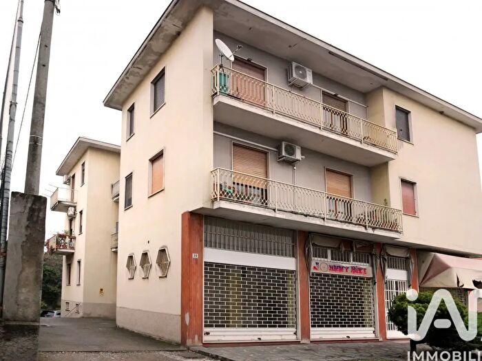Appartamento con 5 locali in vendita in Via Carlo Poma, Lonate Pozzolo