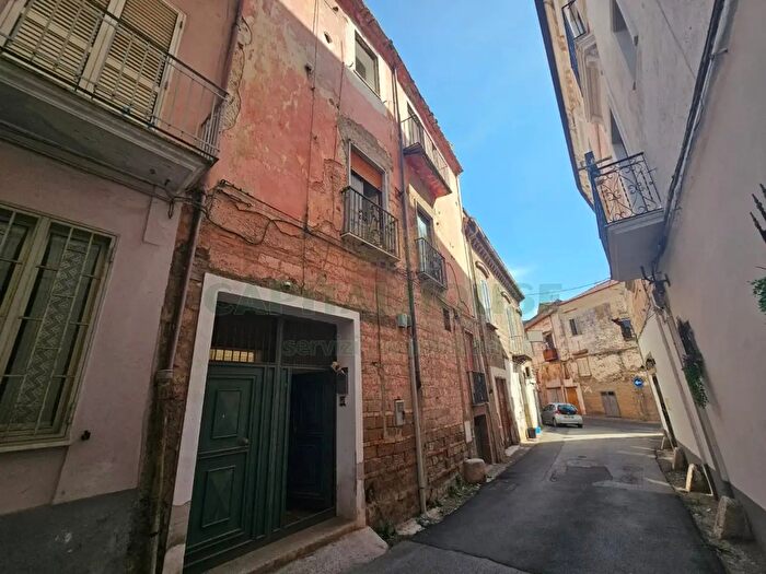 Casa con 6 locali in vendita in Via Duca d'Aosta, Pignataro Maggiore
