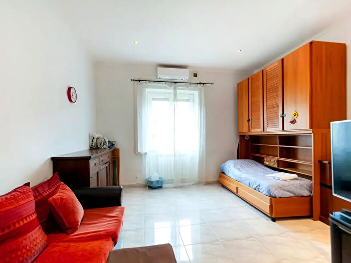 Appartamento trilocale in vendita in Via di Donna Olimpia, Roma